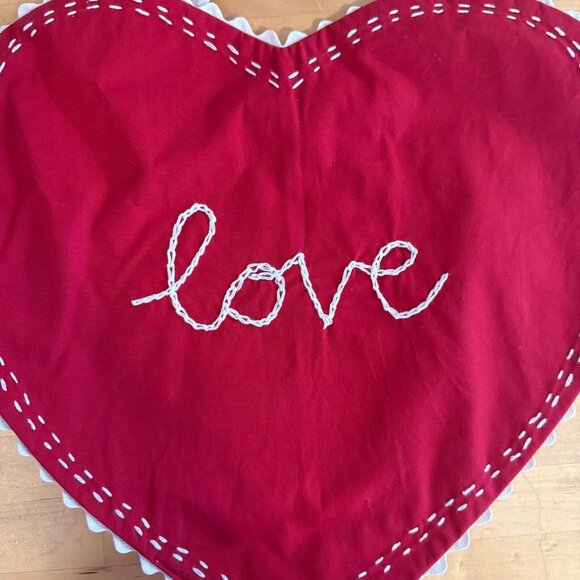 2006 Pottery Barn Kids Valentine Love Heart Placemats Embroidered Set of 4 - Picture 2 of 10